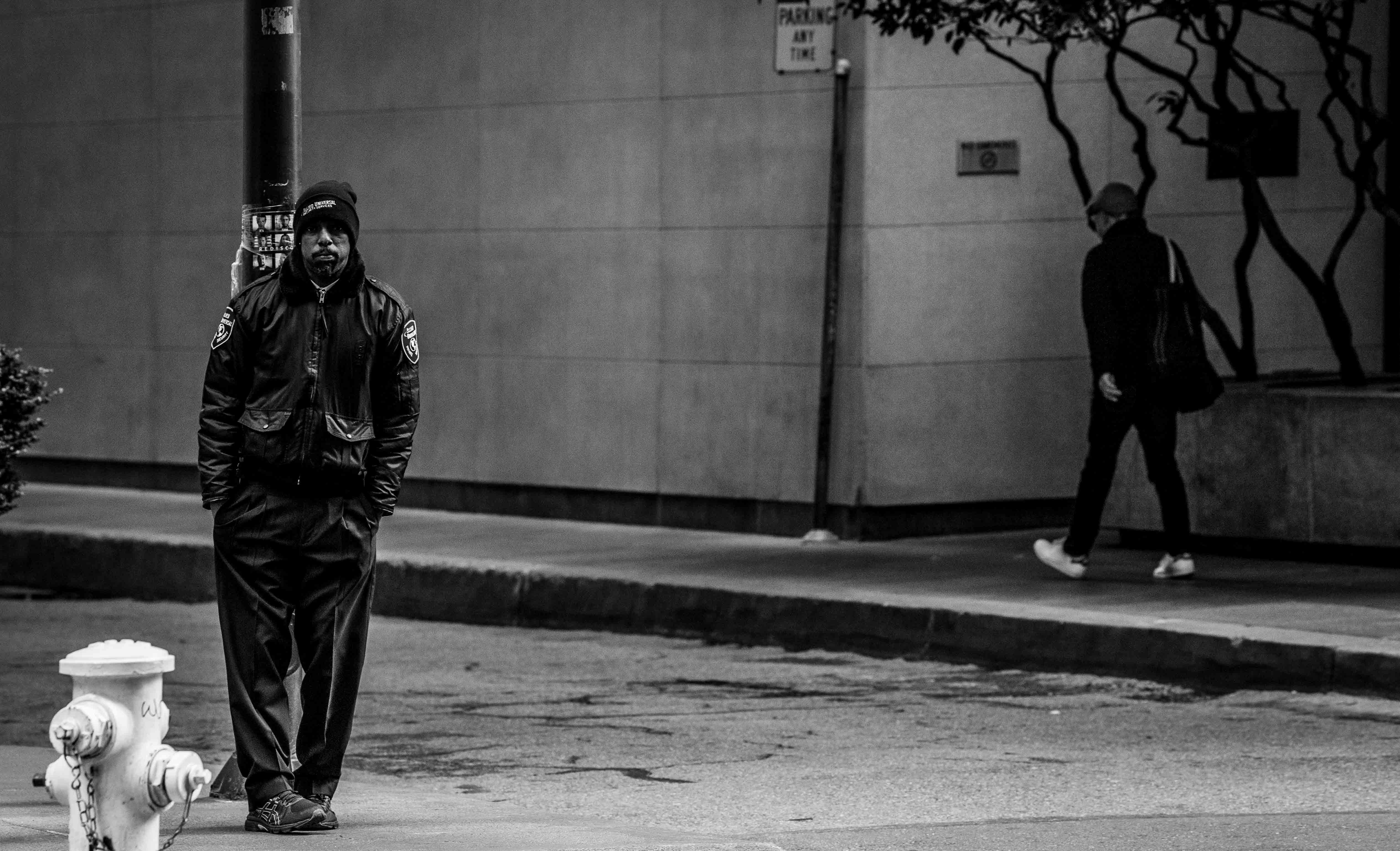 A security guard on California Street in San Francisco, 3 25 2020. 